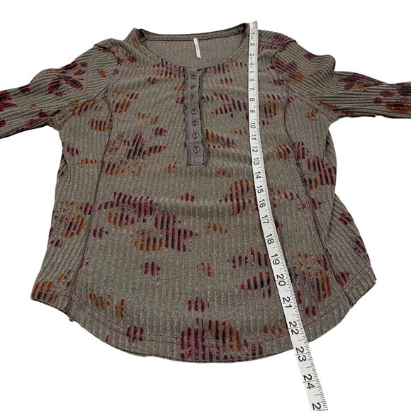 Free People Layer Me Henley Gray Floral Size S - Picture 9 of 9